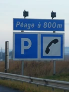 Ancien modèle du panneau D47c (en haut) en place sur l'A4. © Hugom 08