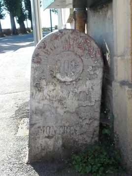 BorneRouteImperialeMontreuil