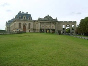 Le Musée Vivant du Cheval le long de la D924a à Chantilly