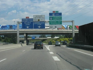 Echangeur avec la Rocade Sud de Grenoble (sortie 5).
