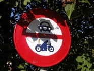 Ancien modèle. A noter, la forme de la calandre de l'automobile. © OTP