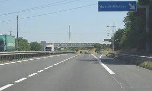 A46 au niveau des aires de service de Mionnay, en direction de Marseille