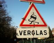 A4etM9zpliables.jpg (1,3 Mio) Modèle actuel & panonceau pliables en place. © Mathis73