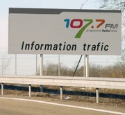 Panneau 107.7 FM A4