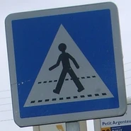 Panneau à l'ancien graphisme en place. © GPS Nico