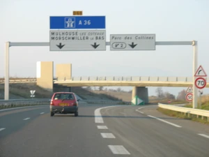 Au niveau de la sortie 2.