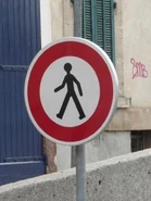 Panneau B9a actuel en place à Salon-de-Provence (13) © Biscott