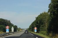 Début de la voie express entre la Ferrière-en-Parthenay et Parthenay.