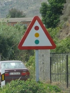 A17 Espagne.jpg (95 kio) Panneau feu tricolore. © Mario Blaak