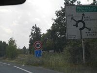 Rond-point avec la D83