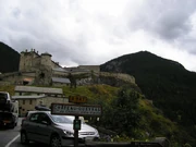 L'ancienne RN547 devant Château-Queyras. © G.E.