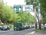 Signalisation sur la RN214 à Saint-Denis, en amont de la trémie sous la place du Général Leclerc