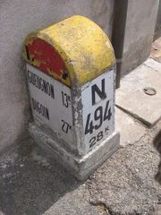 Borne Michelin en place à Toulon sur Arroux  © Lloyd_cf