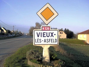 Panneau Michelin à Vieux-les-Asfeld.