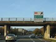 Échangeur entre la  et la D483 (68) (ancienne RN83), à Burnhaupt, en direction de Colmar