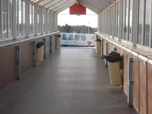Passerelle piétonne permettant l'accès aux aires de service de Châtellerault