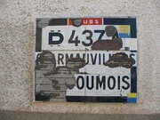 Une plaque de la RN437A en bien piteux état..