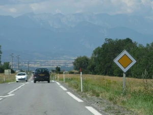 Exemple d'utilisation du panneau AB6 sur la RN116  © Mario Blaak