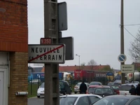 Panneau de fin d'agglomération à Neuville-en-Ferrain à la frontière belge de Mouscron  © Raphaël Lemaire