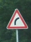 Panneau d'annonce de virage à droite. © Marcel Monterie
