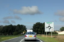 La D728 près de Saint-Just-Luzac.