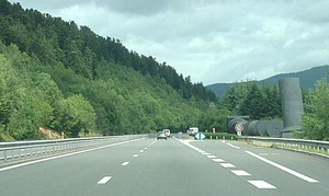 Autoroute A89 au niveau de l'aire de repos des Suchères, près de Thiers, en direction de Bordeaux