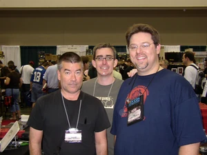 Слева направо: Отус, Гудман (владелец ) и Маккатчен (автор «»).