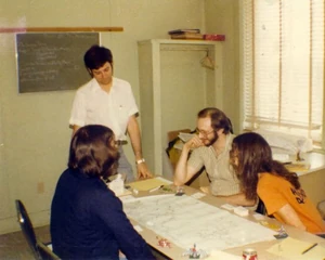 Том Молдвей (с бородой) с коллегами по 