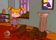 Angelica breaks Charlotte's vase