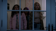 Runaways-102-036-Molly-Gert-Karolina