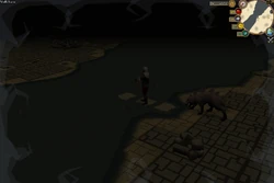 De gebouwde brug over het meer.