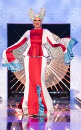 Queen of Your Hometown Look – Brighton