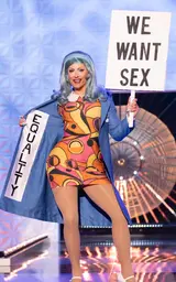 Queen of Your Hometown Look – Dagenham