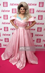 KittyScott-ClausUK3PremiereLook.jpg (606 KB) Premiere Look