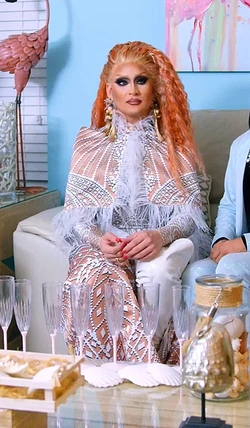 AngelinaBeeReunionLook