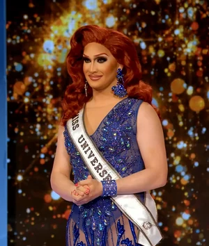 AngelinaBeeMissUniversoLook1