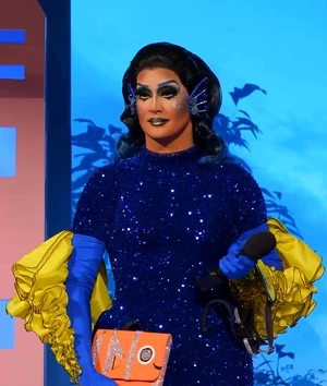AngelinaBeeDisneyLook1