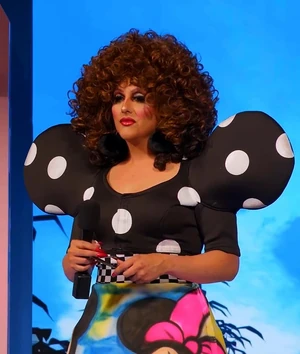 KainaMartinezDisneyLook1