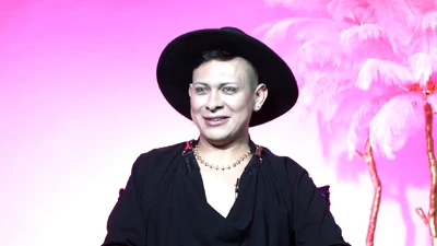 AlexandraVittzConfessionalLook