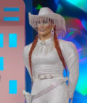 AngelinaBeeCrystalLook1