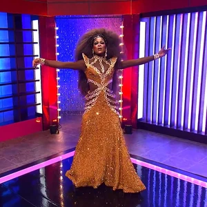 SamaraLaNegráEntranceLook