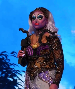 NahomyDisneyLook1