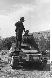 401px-Bundesarchiv Bild 101I-201-1561-23, Balkan, italienischer Panzer