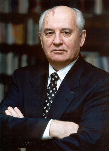 Михаил Горбачев на выборах президента России в 1996 году. Зачем он баллотировалс