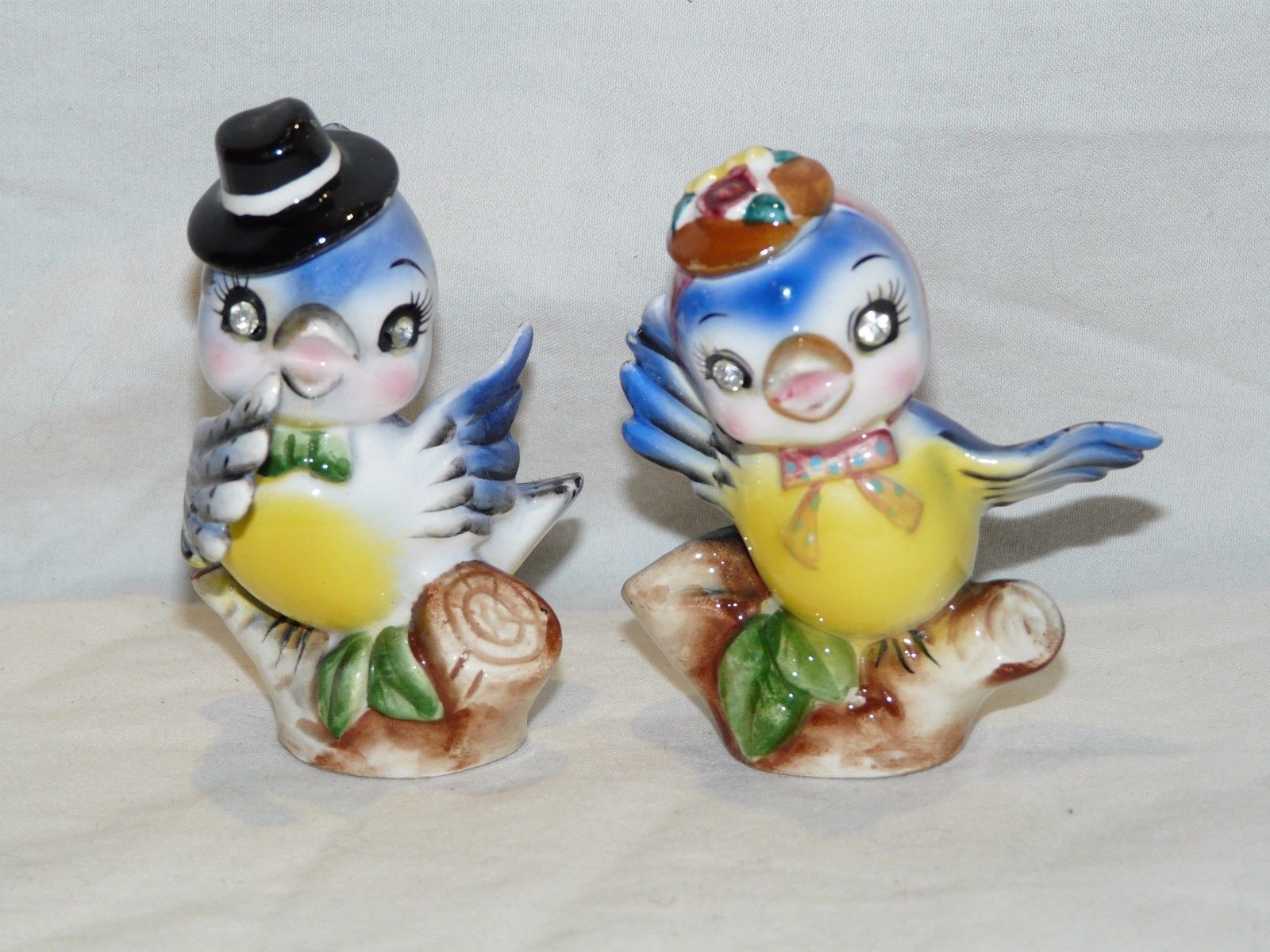 Napco vintage kissing lovebird Salt and pepper. She is a turkey. He is a  bird.