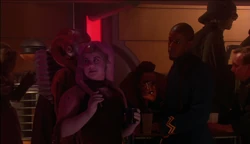 Лунэ Минкс, Аий Вида и Ачк-Мед Бек в клубе «Чужеземец»