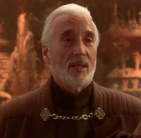 80-летний человек-мужчина с несколькими признаками старения: седые волосы, морщины, дряблая кожа