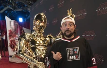 Кевин Смит и C-3PO на премьере фильма «Последний джедай»