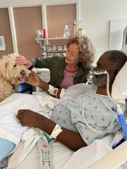 Тони Арматрейдинг с женой Сьюзан Кроули в больнице (2021)