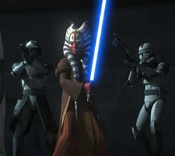 Ти приказывает Пятерне бросить оружие